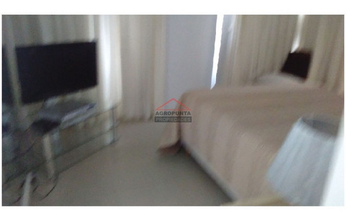 Apartamento En Brava, 3 Dormitorios *- Ref: 2796