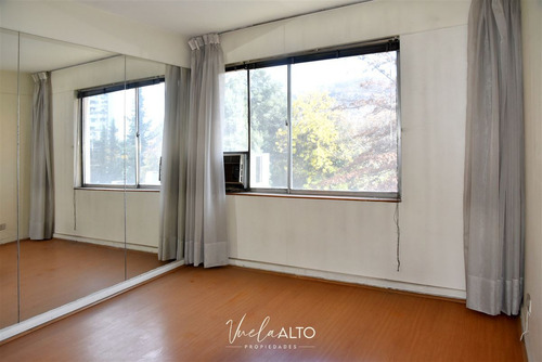 Depto. En Venta 2 Dorm Y Servicios / Vitacura / 2 Estac.