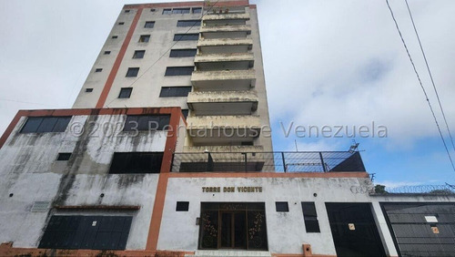 Excelente Y Acogedora Oficina En Venta En Centro De Barquisimeto, Totalmente Amoblada, Maritza, Buen Ambiente, Lucena, Amplios Espacios, -2 4 6 1 5- Estacionamiento Techado, Vigilancia 24/7. 