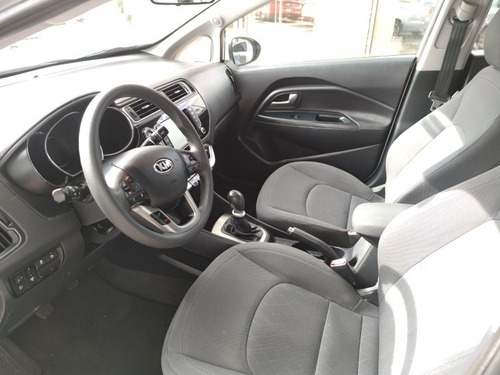Imagen 4 de 10 de Kia Rio 1.6 Lx Sedan Mt 2017 Credito