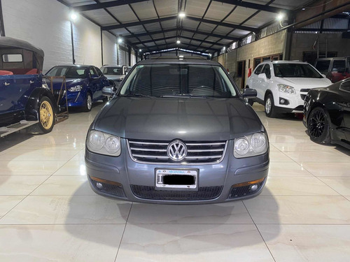Imagen 2 de 22 de Volkswagen Bora 2010 2.0 Trendline 115cv Tiptronic