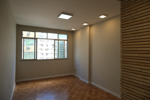 Alugo Apt Reformado Na Rua Ator Paulo Gustavo, 2 Quartos