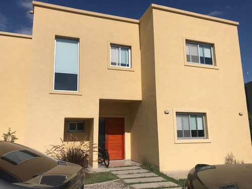 Casa Chalet En Venta Ubicado En Pilar Del Este, G.b.a. Zona Norte