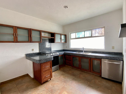 Casa En Venta En Lomas De Atzingo, Cuernavaca