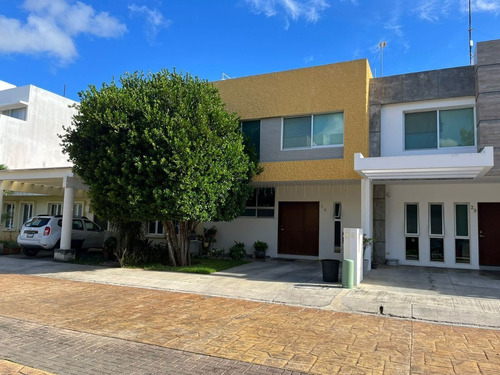 Venta De Casa En Residencial Arbolada Con Alberca Gran Oport