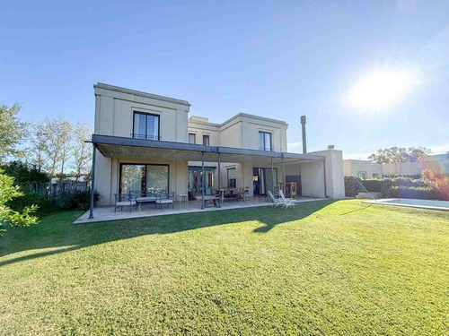 Casa En Venta En Pergamino En Barrio Cerrado