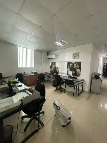 Oficina Amueblada  Disponible Para Alquiler  En Ensanche Quisqueya/ El Millon 