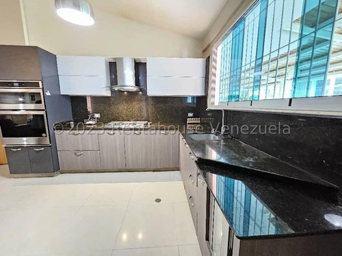 Se Vende Casa Quinta San Jacinto Maracay 24-10972 Ec