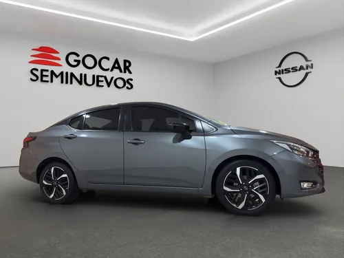 Nissan Versa SR CVT