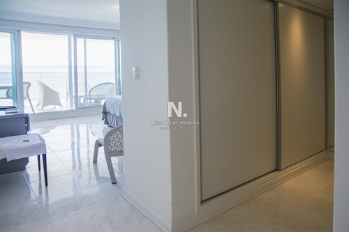 Hermoso Penthouse En Venta, En Primera Linea.- Ref: 3309