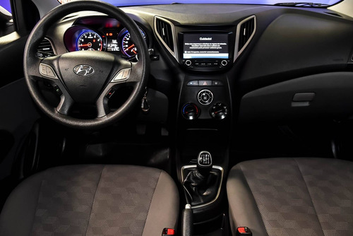 Imagem 4 de 5 de Hyundai Hb20s 1.6 Comfort Plus 16v Flex 4p Manual