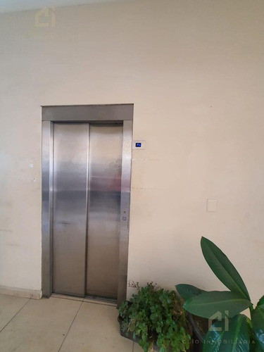 Oficinas En Renta En Veracruz, Fracc. Virginia, 3 Niveles, Elevador, 12 Estacionamientos