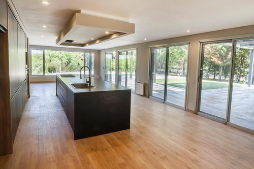 Casa En Castores Con El Mejor Acceso A Guardia Y Club House!