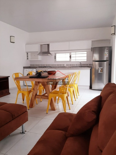 Casa 2 Dormitorios A Pasos De La Península Y De La Playa Mansa- Ref: 5345