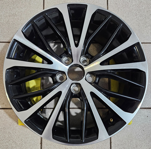 Rin 18 Original De Toyota Camry 2018 2020 Bitono (Usado)