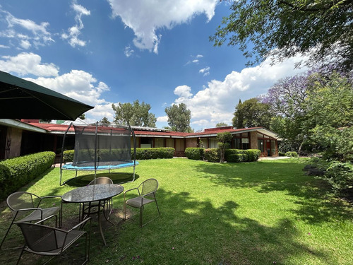 Jardines Del Pedregal, Casa Con Gran Jardín En Un Solo Nivel