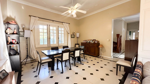 Venta Casa 7 Ambientes Estilo Alemán Pileta Martínez