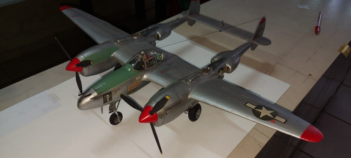 Kit Plástico Montado Avião Lockheed P-38 Lightning - 1/32