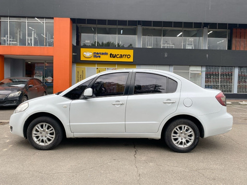 Imagen 6 de 25 de Suzuki Sx4 Glx Sport 2013