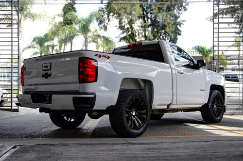 Imagen 3 de 14 de Chevrolet Silverado 2500 4x4 2018