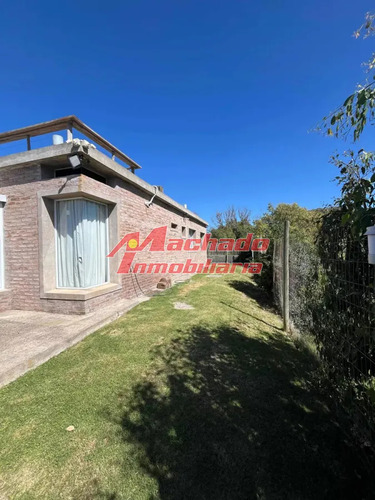 Casa En Venta Frente Al Mar En Balenario Buenos Aires