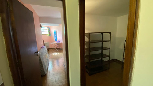 Casa En Venta - 4 Dormitorios 3 Baños - Cocheras - 234mts2 - Mar Del Plata