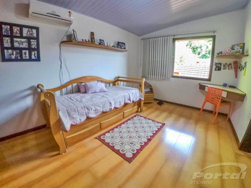 Imagem 12 de 18 de Casa No Centro De Blumenau, Semi-mobiliada, Com 04 Dormitórios Sendo 1 Suíte Máster, 03 Vagas, Área De Festas Com Piscina E Demais Dependências. - 3572977