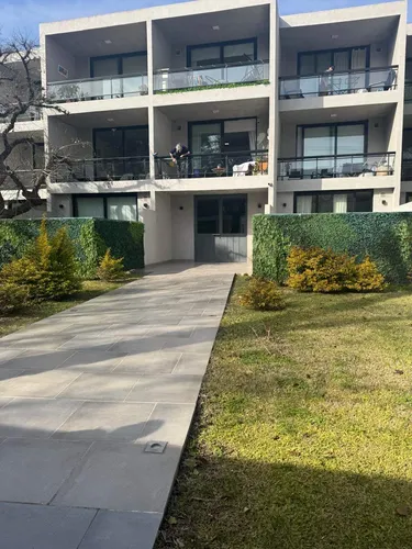 Alquiler Depto 2 Ambientes Moreno Bouchard 1300 Con Cochera Y Pileta