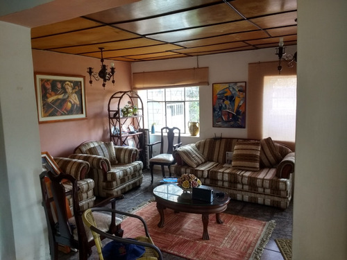 Bonita Casa Con Amplio Terreno