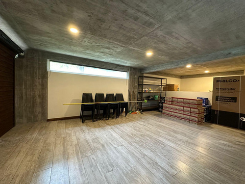 Departamento En Venta - 4 Dormitorios 2 Baños - 1.117mts2 - Carilo
