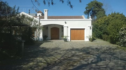 Impecable Casa En Venta Con Renta En Tortugas Cc