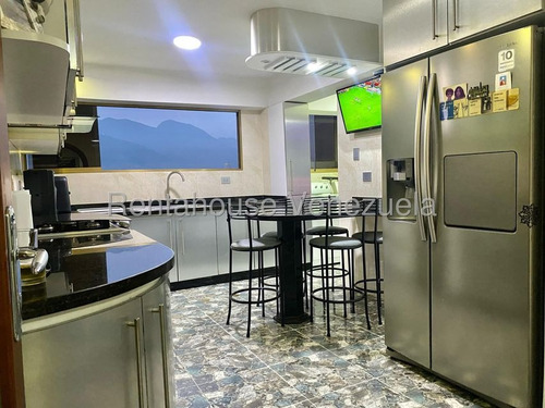 Se Ofrece En Venta Hermoso Y Amplio Apartamento Remodelado Ubicado En El Paraiso