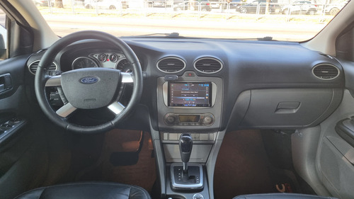Ford Focus Focus Hatch Ghia 2.0 16V Duratec (Aut)