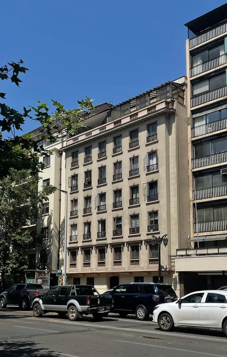 Imagen 1 de 10 de Departamento En Arriendo A Pasos Del Metro Bellas Artes.