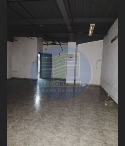 Se Alquila Amplia Oficina En El Multicentro Maiquetía.