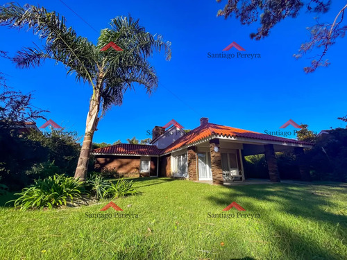 Hermosa Casa En Zona De Playa Mansa, Cerca De Todos Los Servicios