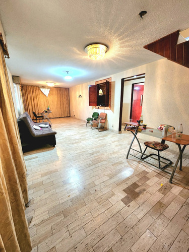 Lindisima Casa En Venta, 3 Niveles, Excelente Ubicación Sobre Esquina Valle Mezen, Valle De Aragón 3 Seccion