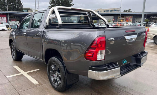 2022 Toyota Hilux Doble Cabina 2.4 Sr Mt 4x2 Unico Dueño