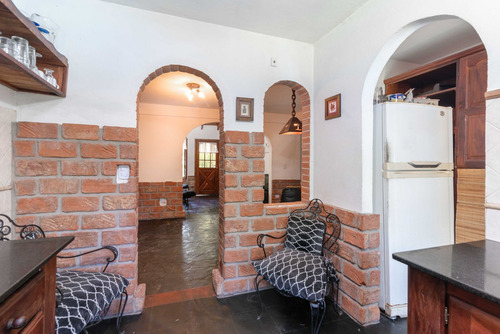 Casa En Venta 4 Amb Cochera,jardin,pileta Quilmes
