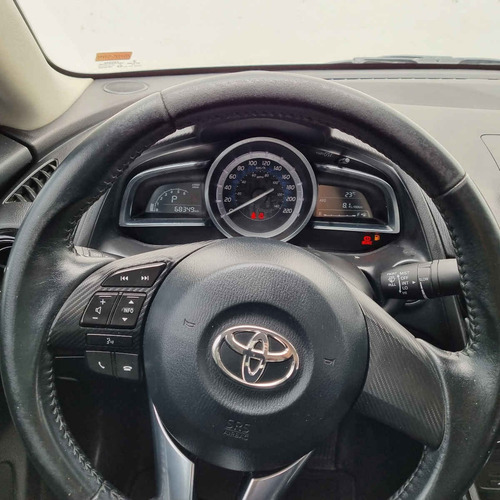 Imagen 11 de 11 de Toyota Yaris 2016 4p Sedn R Xle L4/1.5l Aut