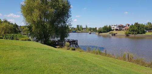 Imagen 22 de 30 de Casa De Categoria En Venta Sobre Dos Lotes Con Amplia Vista Al Rio En Santa Catalina!