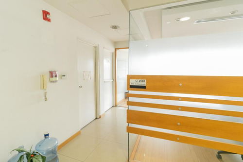 Oficina En Arriendo En Centro Internacional. Cod A1094008
