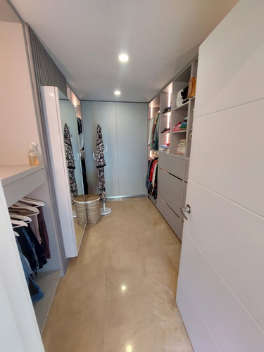 En Venta Lujoso Y Exclusivo Penthouse En El Parral Res Alameda Suites (al)