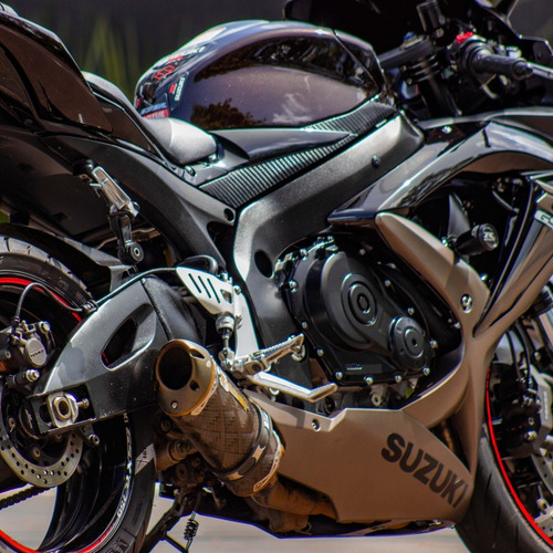 Imagem 10 de 10 de Moto Suzuki Gsx-r 750 Srad Marrom Ano 2012 Com Baixo Km