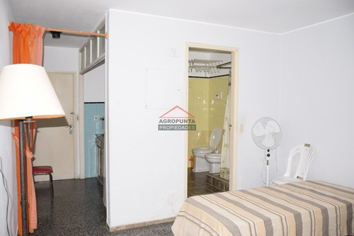 Apartamento En Mansa, 1 Dormitorios *- Ref: 2884