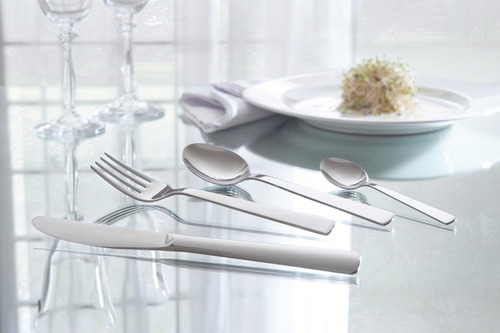 Juego de cubiertos Tramontina Oslo de acero inoxidable con cuchillos de mesa y estuche de madera de 76 piezas
