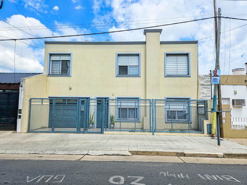 Casa En Venta Tres Dormitorios Con Gran Jardín Y Piscina. Barrio Las Delicias, Rosario.