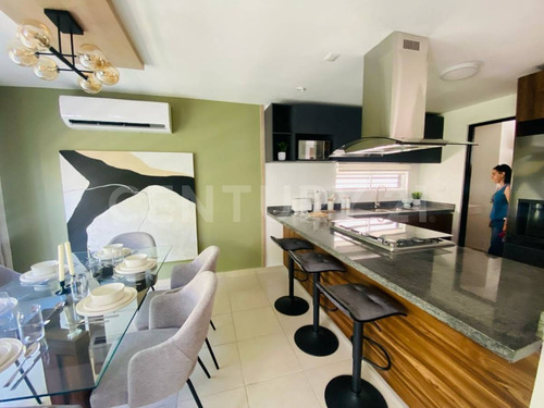 Pre Venta De Casa En Area De Cumbres En Fraccionamiento Privado