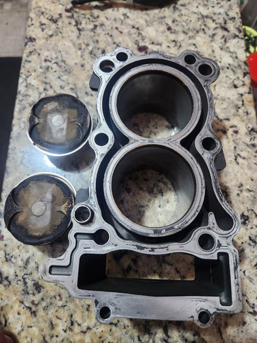 Cilindro Motor Yamaha R3 Mt03 Com 2 Pistão E Anel 19/21 (Usado)