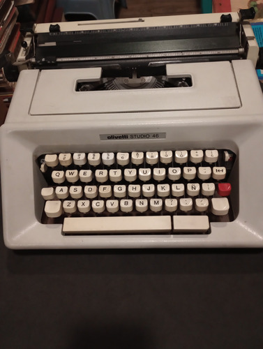 Maquina De Escribir Olivetti Studio 46 